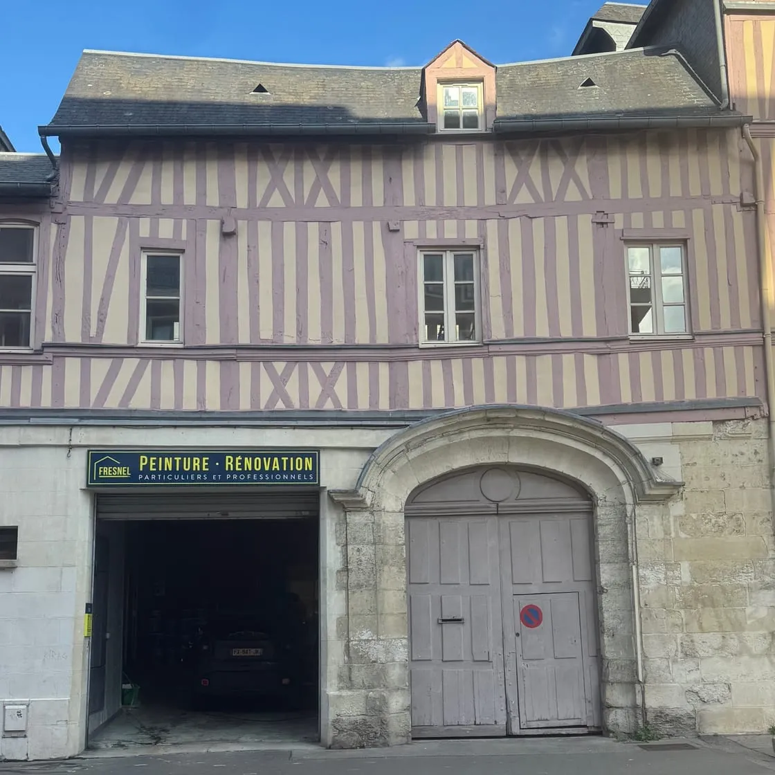 La façade à colombages de Fresnel Peinture Rénovation, 2 rue Racine à Rouen