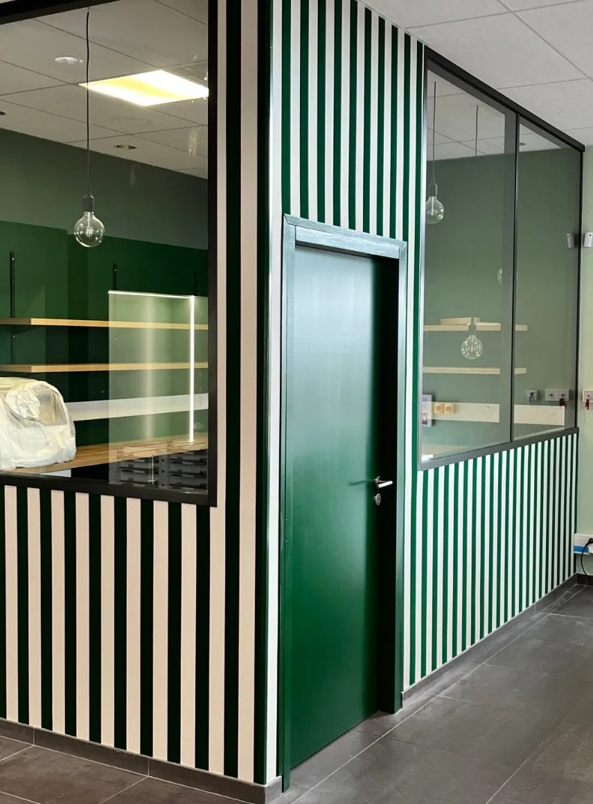 Bureau vitré, après